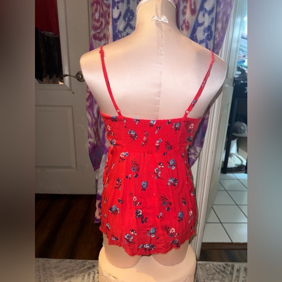 No Boundaries L cut out front tie Red Floral Top - Picture 5 of 6